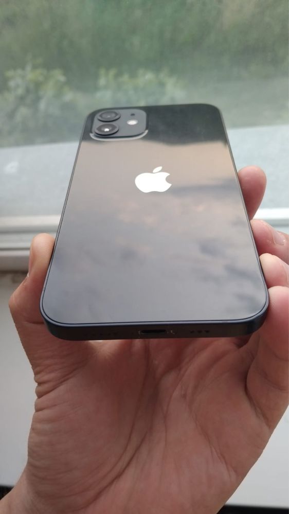 Продаю Iphone 12 в отличном состоянии