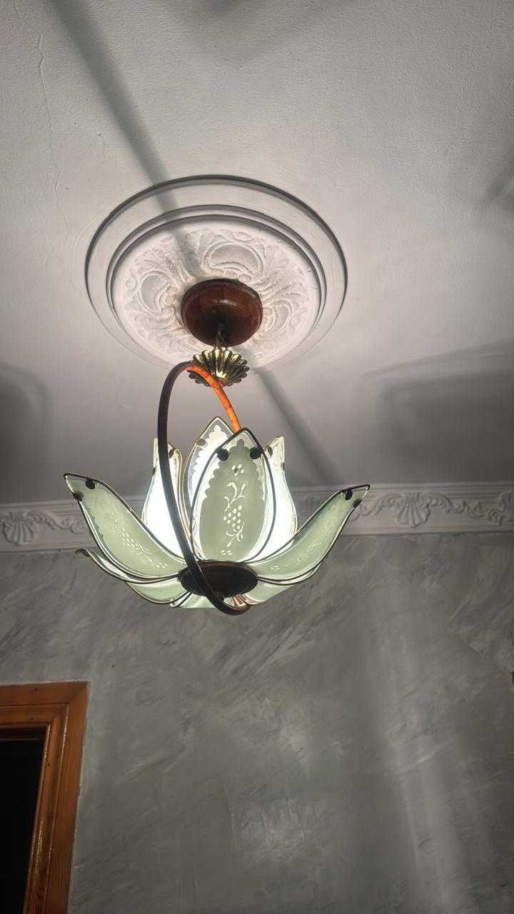 Продаются люстры