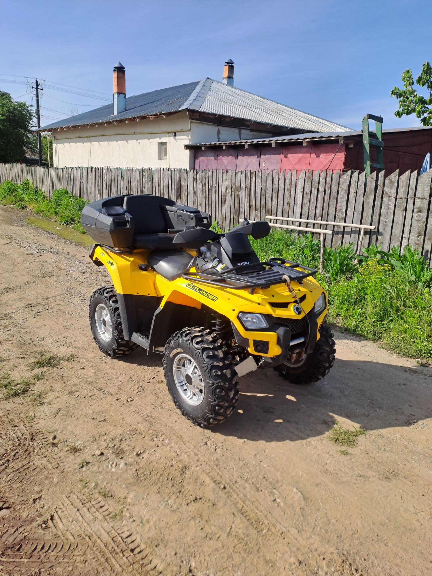 Can.am outlander  650 an 2010 cu servo