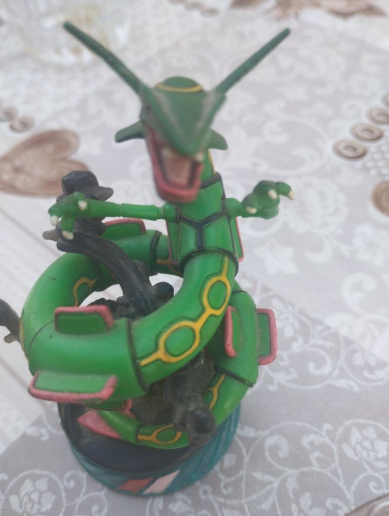 Rayquaza jucărie pokemon