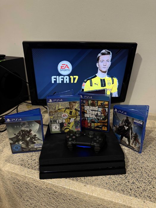 Consolă Sony PS4 Pro, 1TB cu 4 jocuri!