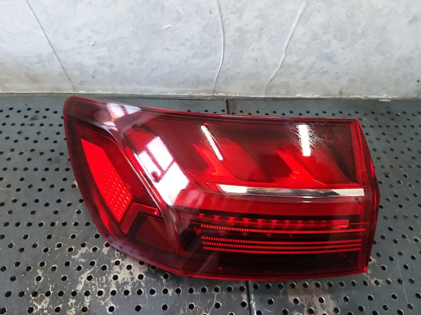 Stop tripla lampa stanga led aripa audi a4 b9 8w break 8w9945091aa 81830101