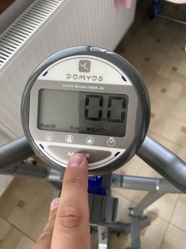 Vand bicicleta eliptica marca Domyos, ideala pentru antrenamente