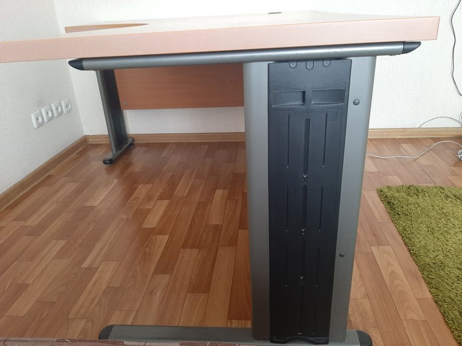 Стол рабочий компьютерный