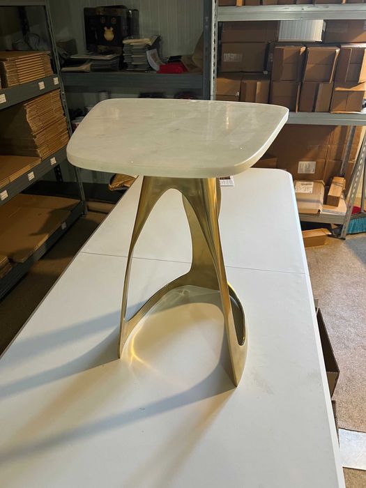 Vand Masa cu blat din marmura