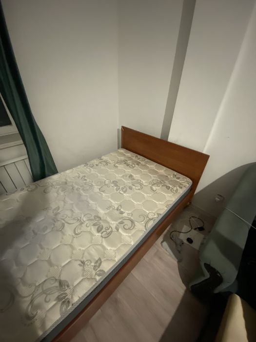 Кровать в хорошем состояний