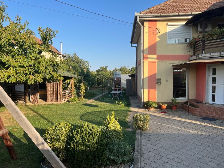 Casă de vânzare + teren cu oportunitate de investiție