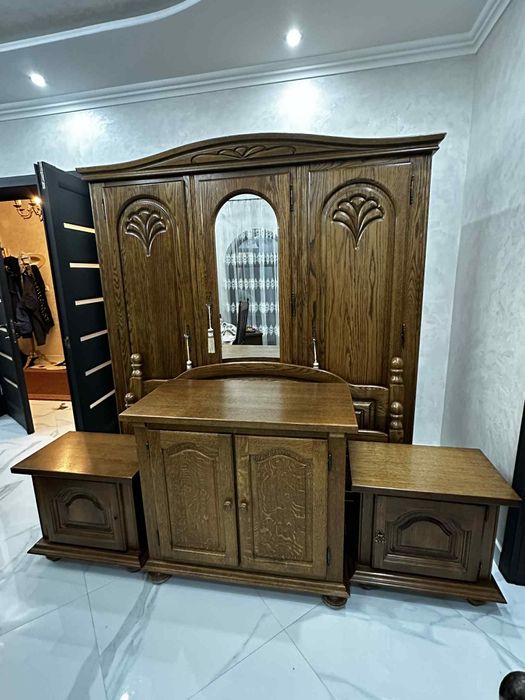 Dormitoare coplecte masive în stare bună