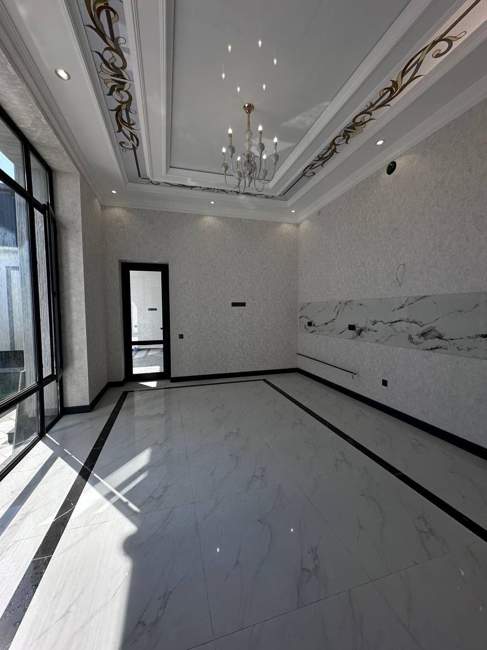 Домбирабад  ор-р Памятник

Участок: 3,6 сотки

Общая площадь: 460 м²