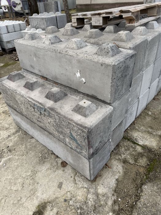 Blocuri de beton tip Lego