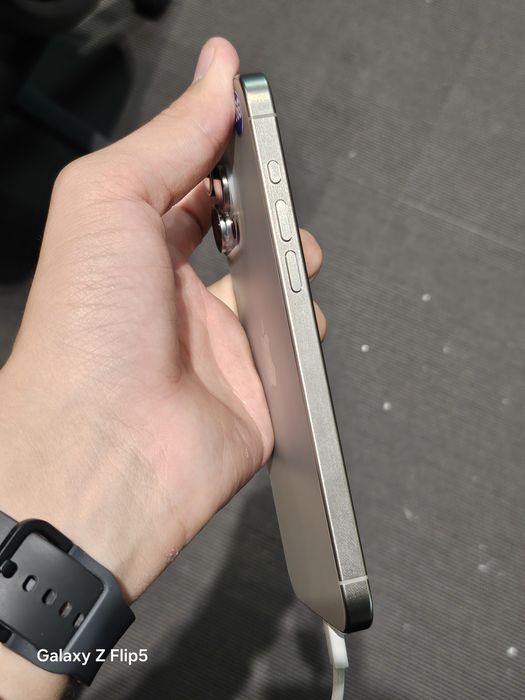 Apple iPhone 15 Pro Max 900$