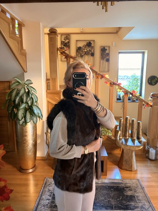 Vesta nurca foarte putin purtata!Marime 38-40