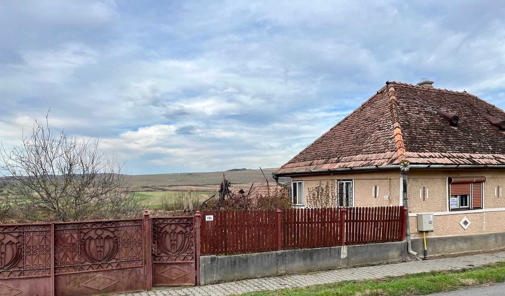 Vand casa particulara cu teren aprox. 42 ari si gradina mare in Dedrad