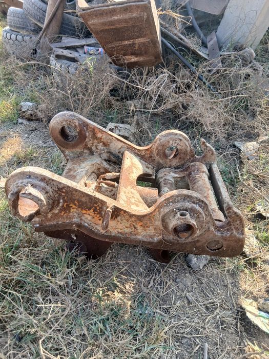 Адаптор замок сотилади. SAMSUNG 132 VOLVO 130. 145 га