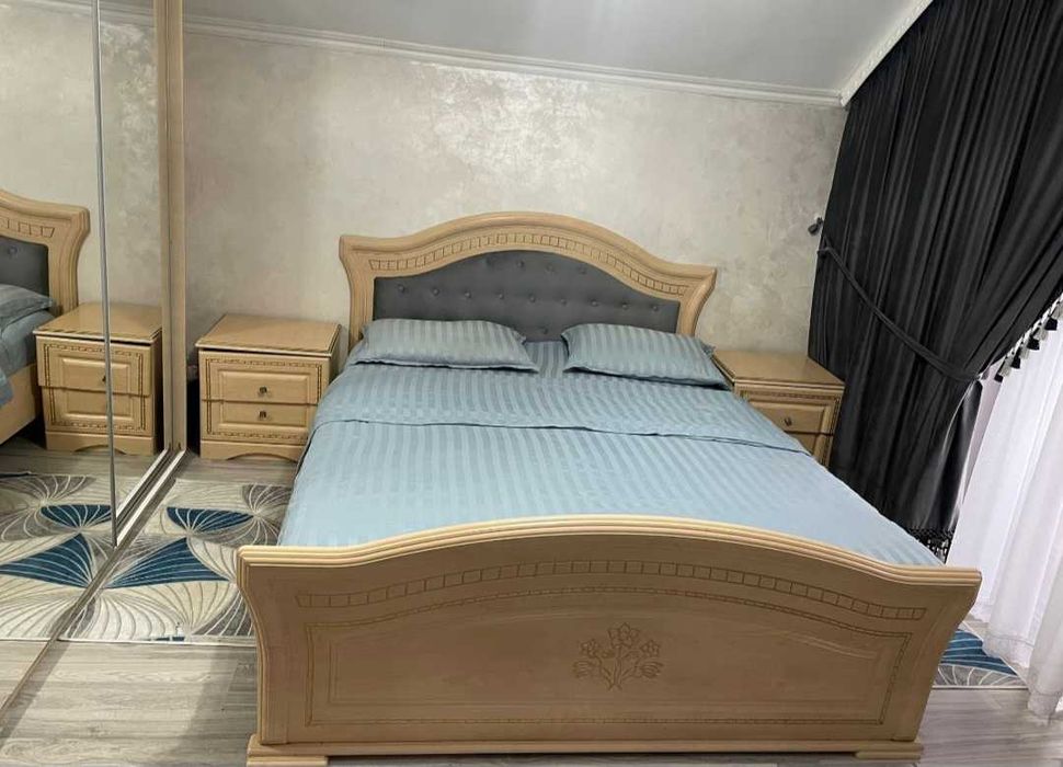 Pat modern cu 2 noptiere saltea si somniera