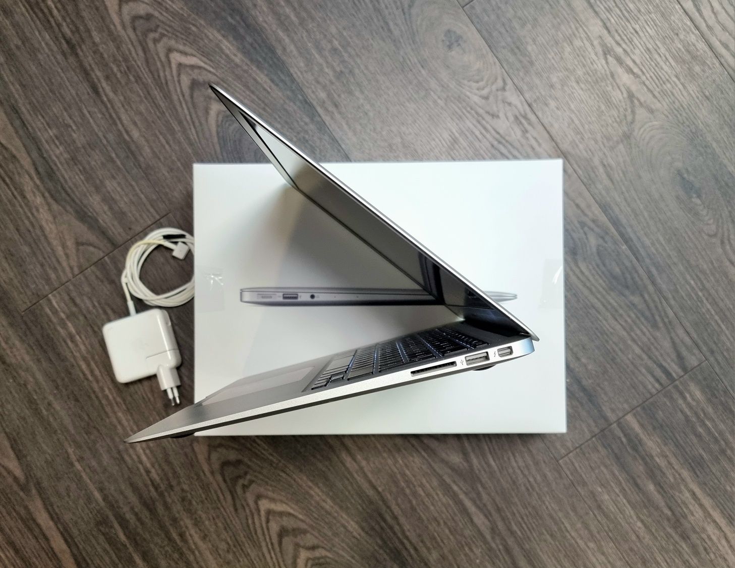 Amanet F28: Laptop Macbook Air 13 2017 (P)