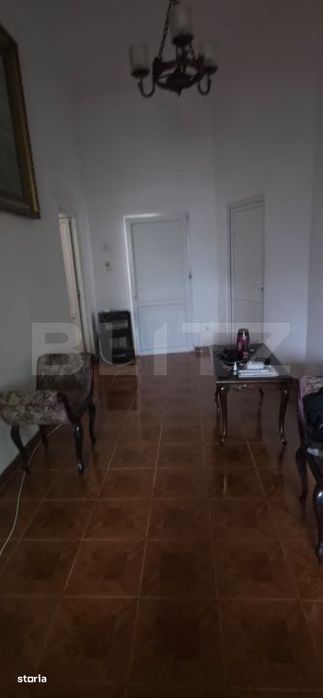 Casa 4 camere , teren 285 mp, zona semi-centrala