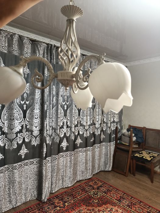 Продаю люстру трехрожковую
