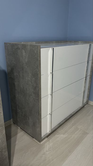 Комод с 4 отсеком