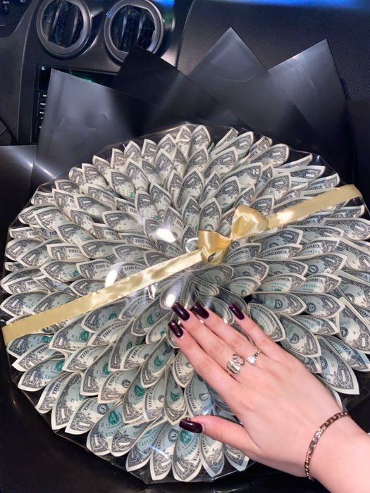 Долларовый денежный букет