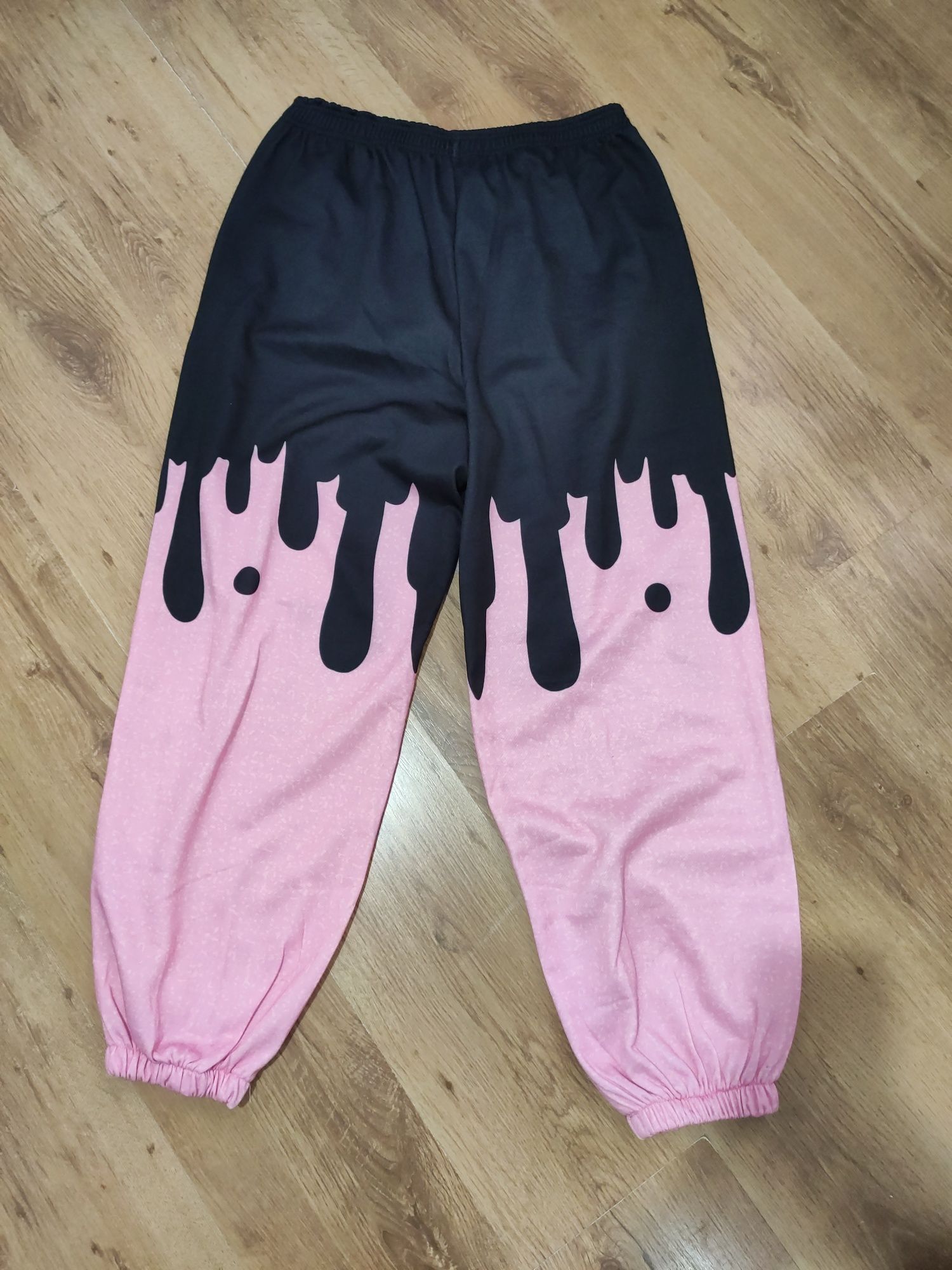 Pantaloni de trening cranii mărimea XL