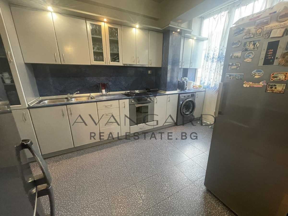 Продава се Четиристаен апартамент в Пловдив, Център - 153 кв.м за 1746 €/кв.м - Снимка #5