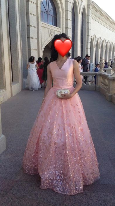 Нарядное нежное платье