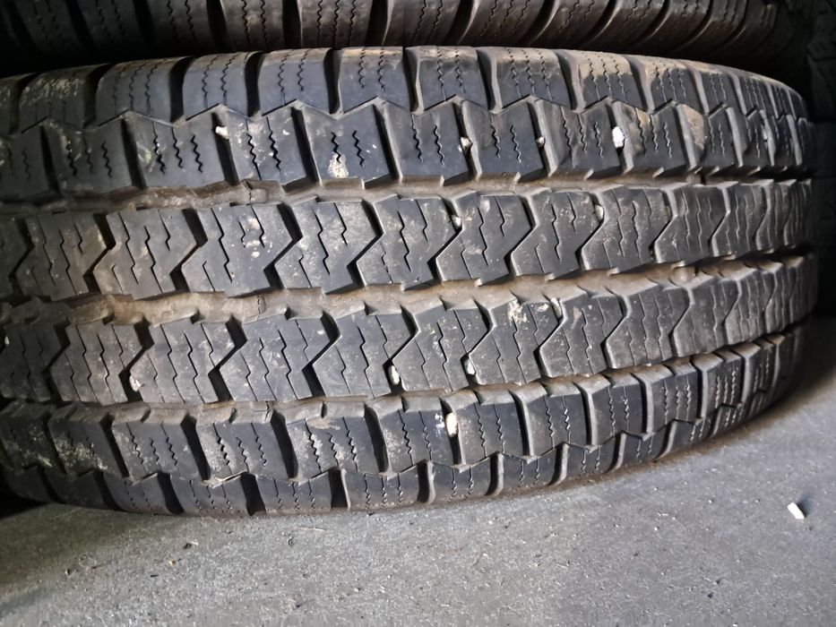 Anvelope second iarna 225 75 R16C Continental