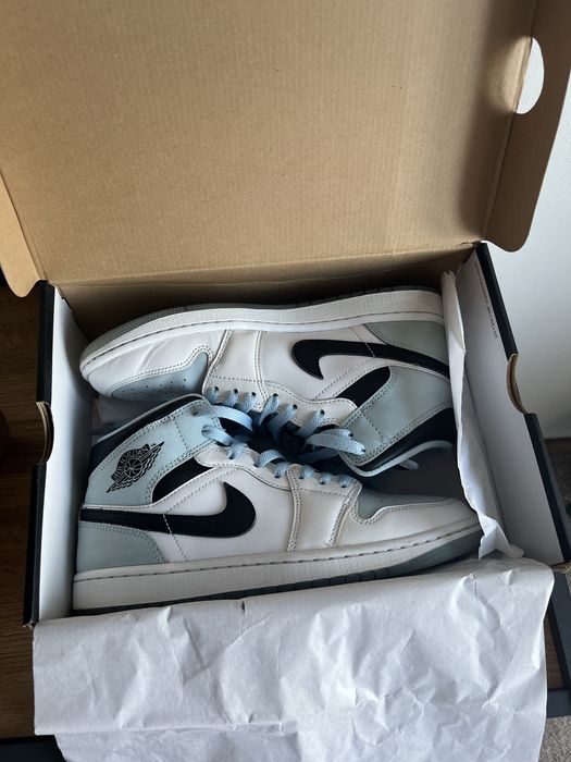 Nike Air Jordan 1 Mid SE