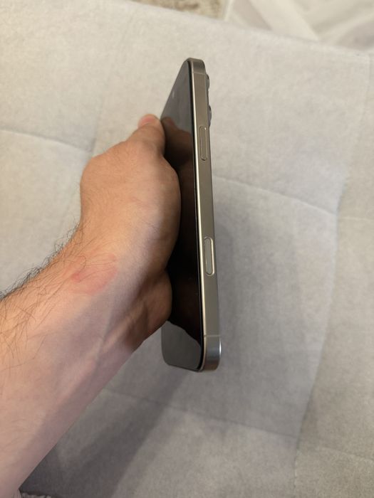 Продам iphone 16 pro max natural 256 gb