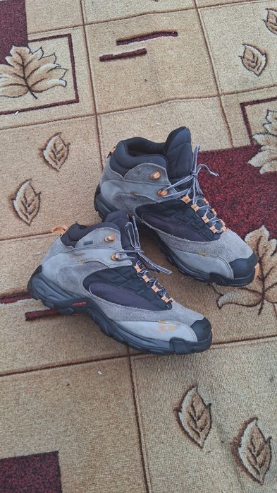 Bocanci trekking Salomon