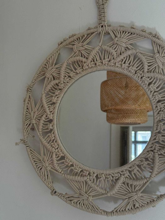 Picture frames and paintings JYSK (3 pieces + mirror)