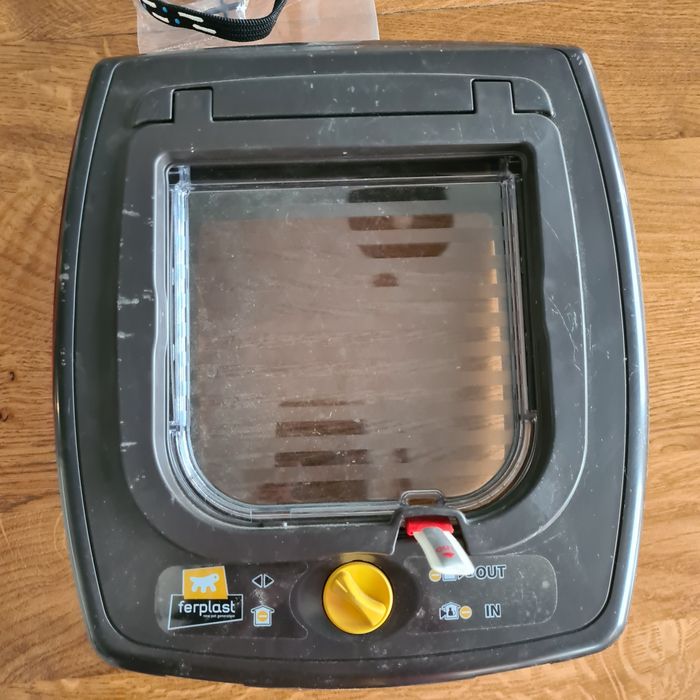 Ușă pentru pisici și câini Ferplast