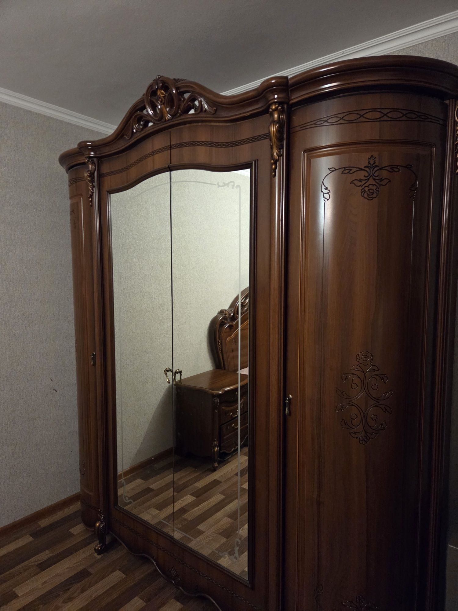 Продаётся спальный гарнитур Аллегро