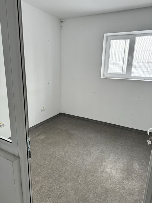 De inchiriat 670mp hala si birouri