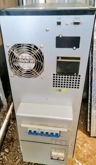 UPS Eaton model 9E6Ki