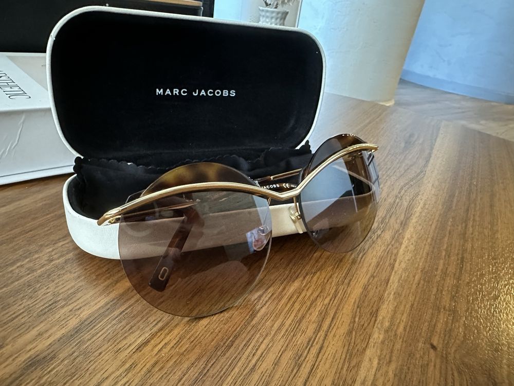 Чисто нови оригинални, супер стилни слънчеви очила Marc Jacobs