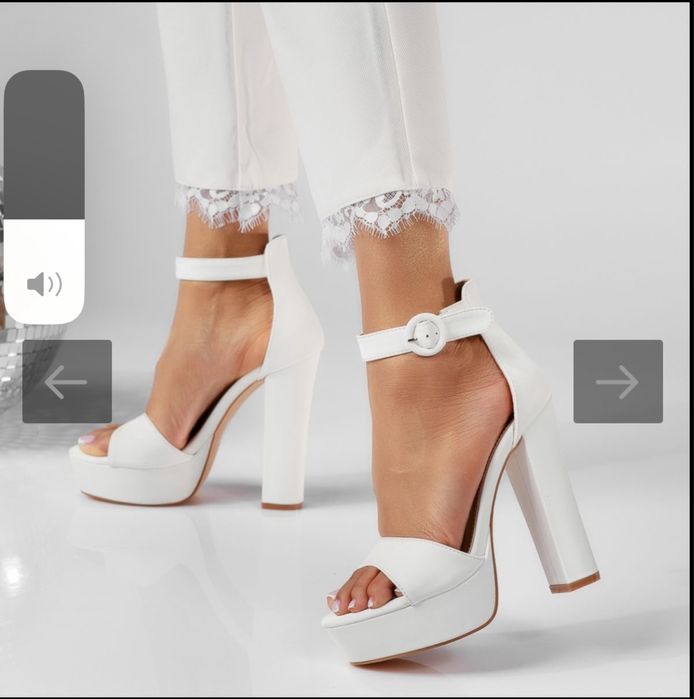 Бели дамски сандали с ток