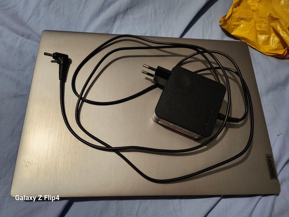 Продавам лаптоп Lenovo  500 лв.