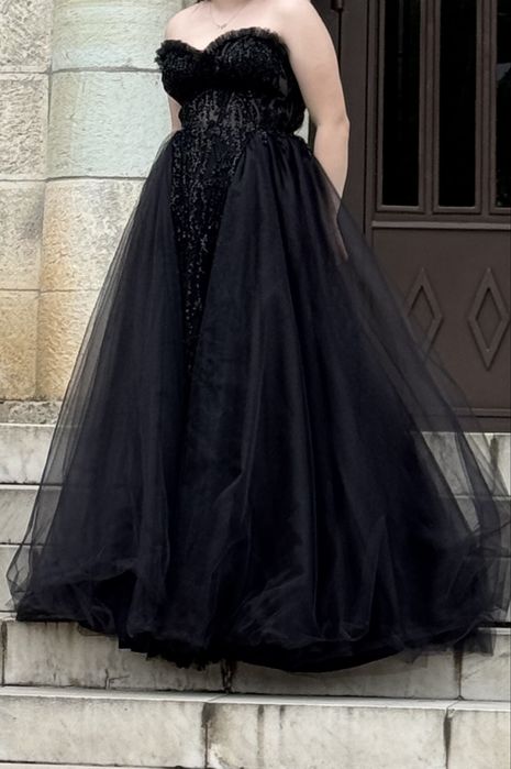 Черна рокля с кристали