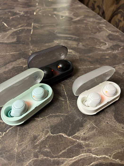 Set casti cu mici defecte!