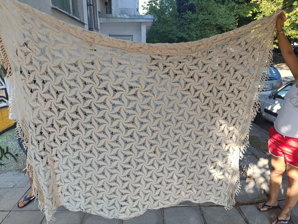 Ръчно плетена покривка за спалня