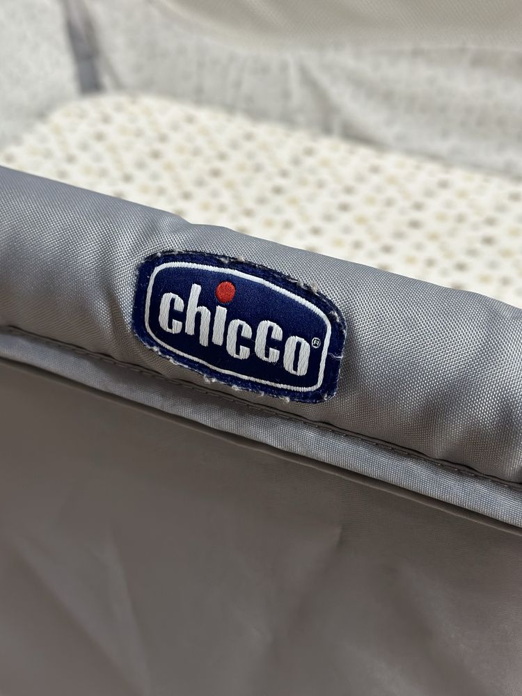 Продам приставную кроватку Chicco