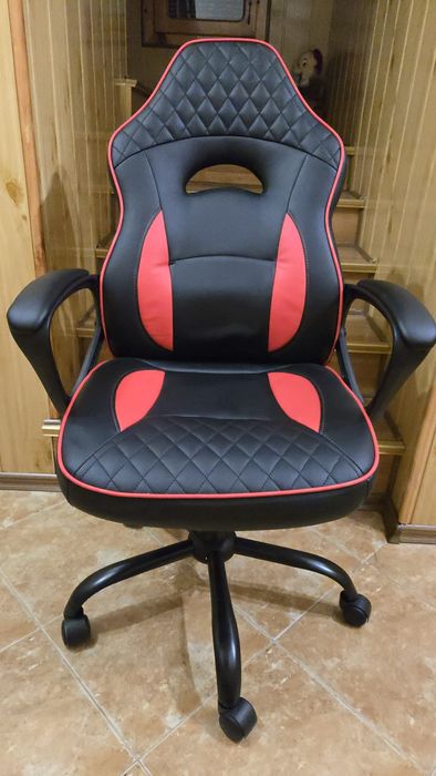 Продавам чисто нов стол