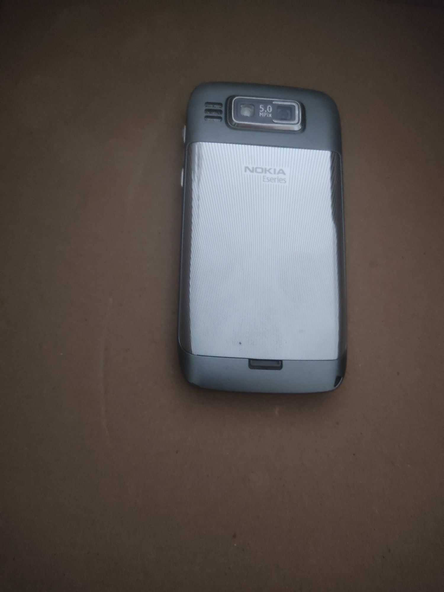 Телефон Nokia e72