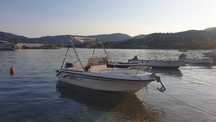 Barca Elan 495 GT, an 2001, capacitate 6 Persoane