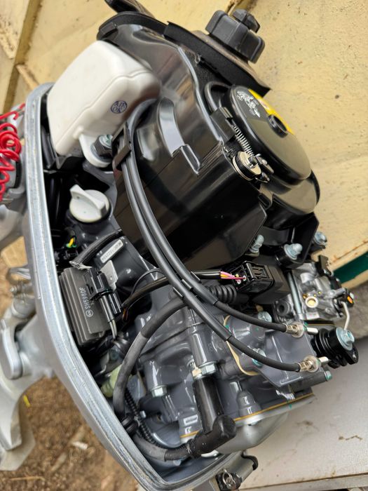 Vând barcă gonflabilă Kolibri KM-300XL + motor Honda 6 CP