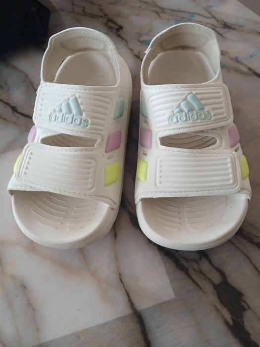 Детски сандали Adidas + 15 бр.гащички памперс размер 6