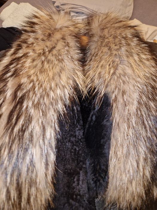 Haina 100%piele de miell/guler si mansete vulpe naturala.