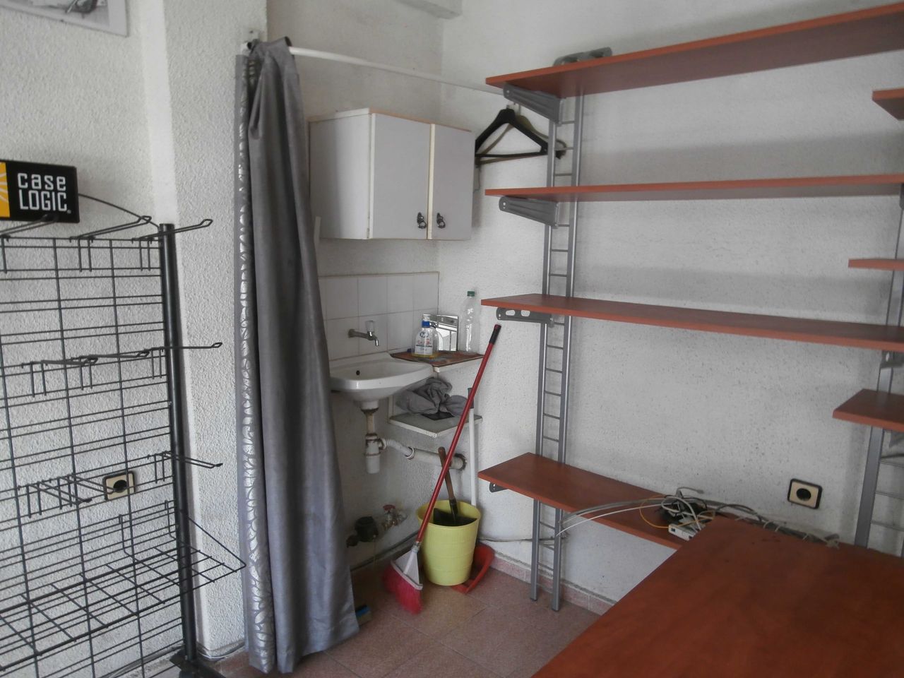 Продава се Магазин в Търговище, Център - 9 кв.м за 1667 €/кв.м - Снимка #2